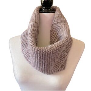 3/$20 ❤️ Denver Hayes Lilac Metallic Eternity Knit Scarf